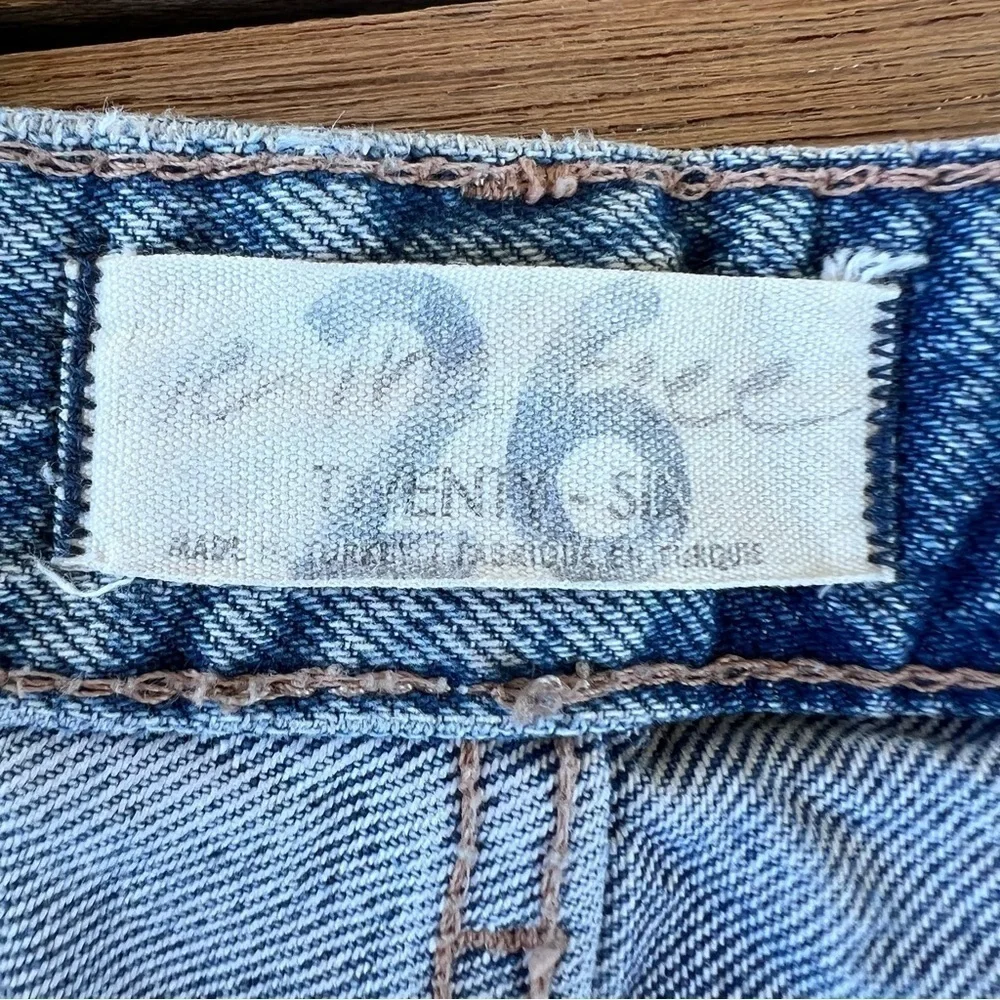 Free People We The Free Good Times Distressed Relaxed Jeans Size 26 Frayed Hem